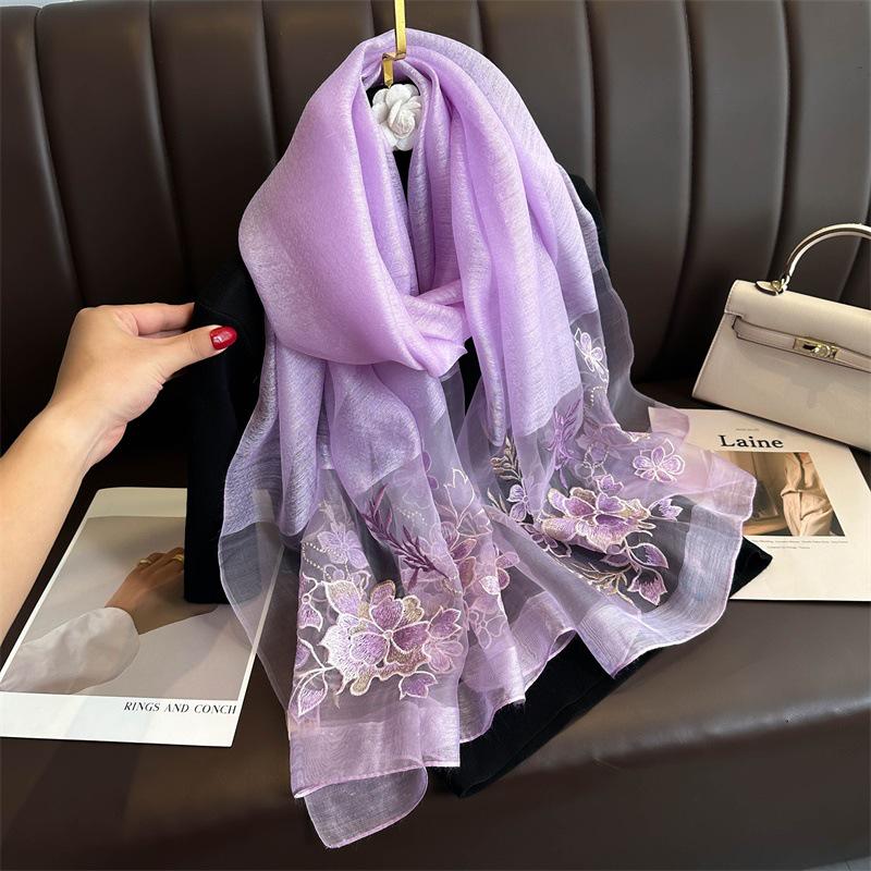 Шелковый вышитый шарф ручной работы: Элегантная шаль из шелка Mulberry на весну и осень