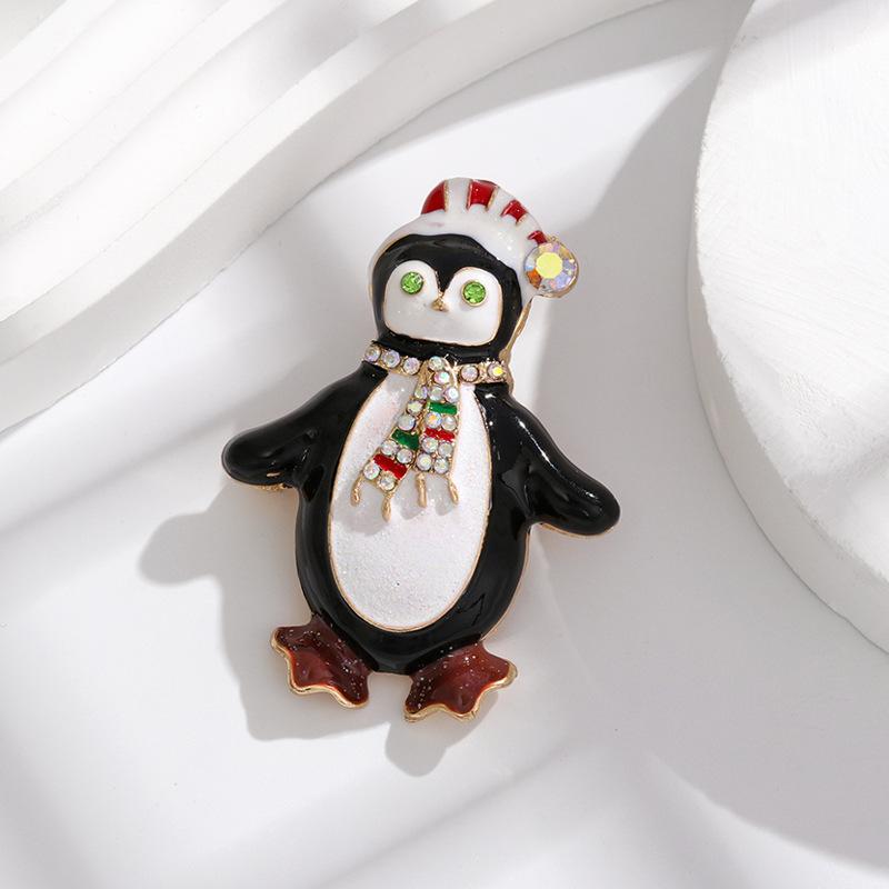 New Christmas penguin brooch, fashionable and cute, animal holiday clothing accessories, chest flower, collar pin