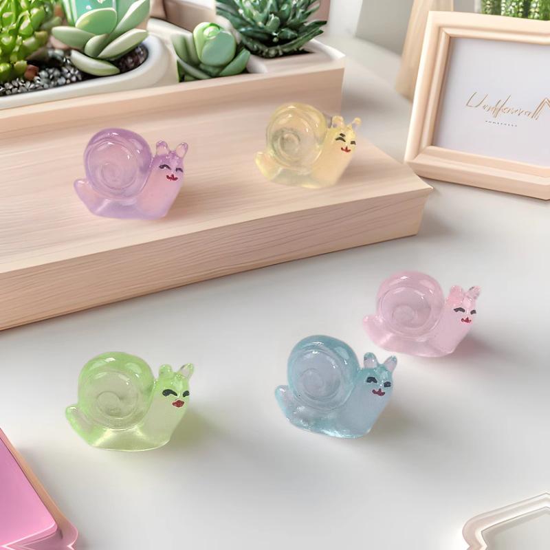 Luminous Cartoon Snail Mini Car Ornament with Moss and Resin for DIY Micro Landscapes