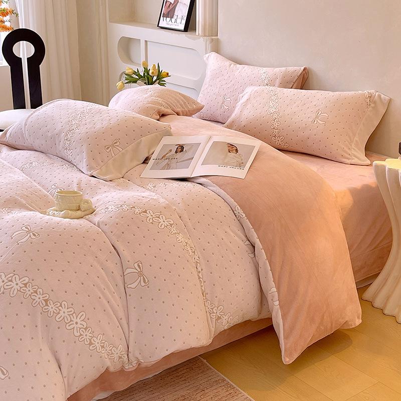 Утолщенный молочный флис Четыре предмета Корейский резной коралловый флис Двустороннее фланелевое пододеяльник Простыня Постельное белье