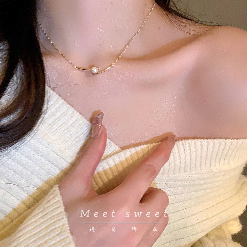 Korean temperament love butterfly pearl fringed necklace fashion collarbone chain versatile item decoration