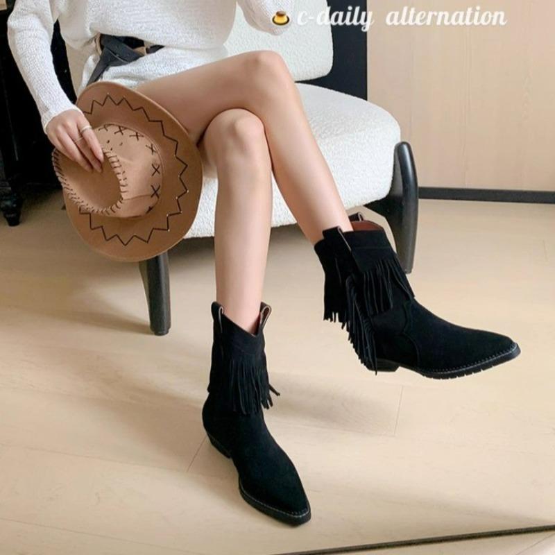 Зимняя женская обувь. Ковбойские сапоги в стиле вестерн. Теплые однотонные универсальные ботинки с острым носком и низким каблуком.