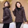 Маленькая материнская зимняя куртка с подкладкой женская короткая со съемным капюшоном среднего и пожилого возраста большого размера