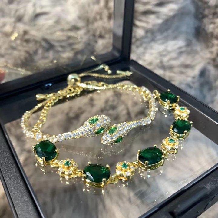 Real Gold-Plated Snake-Shaped Zircon Bracelet: Elegant, Luxurious, and Exquisite Hand Jewelry with a Niche Design.