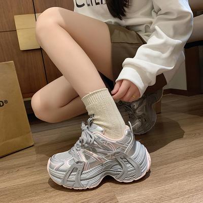 Повседневная спортивная обувь на платформе женская 2025 ранняя весна новая круглый носок на шнуровке папины кроссовки женские увеличивающие рост универсальные женские туфли