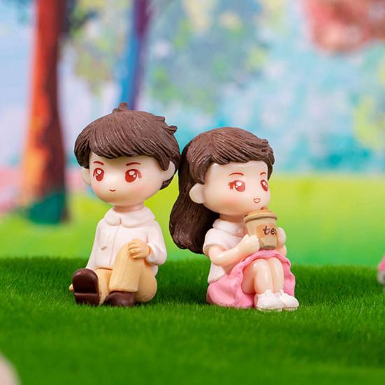 2Pcs Adorable Cartoon Couple Ornaments Figurines Lovely Resin Miniatures for Fairy Gardens Dollhouses Plant Decor