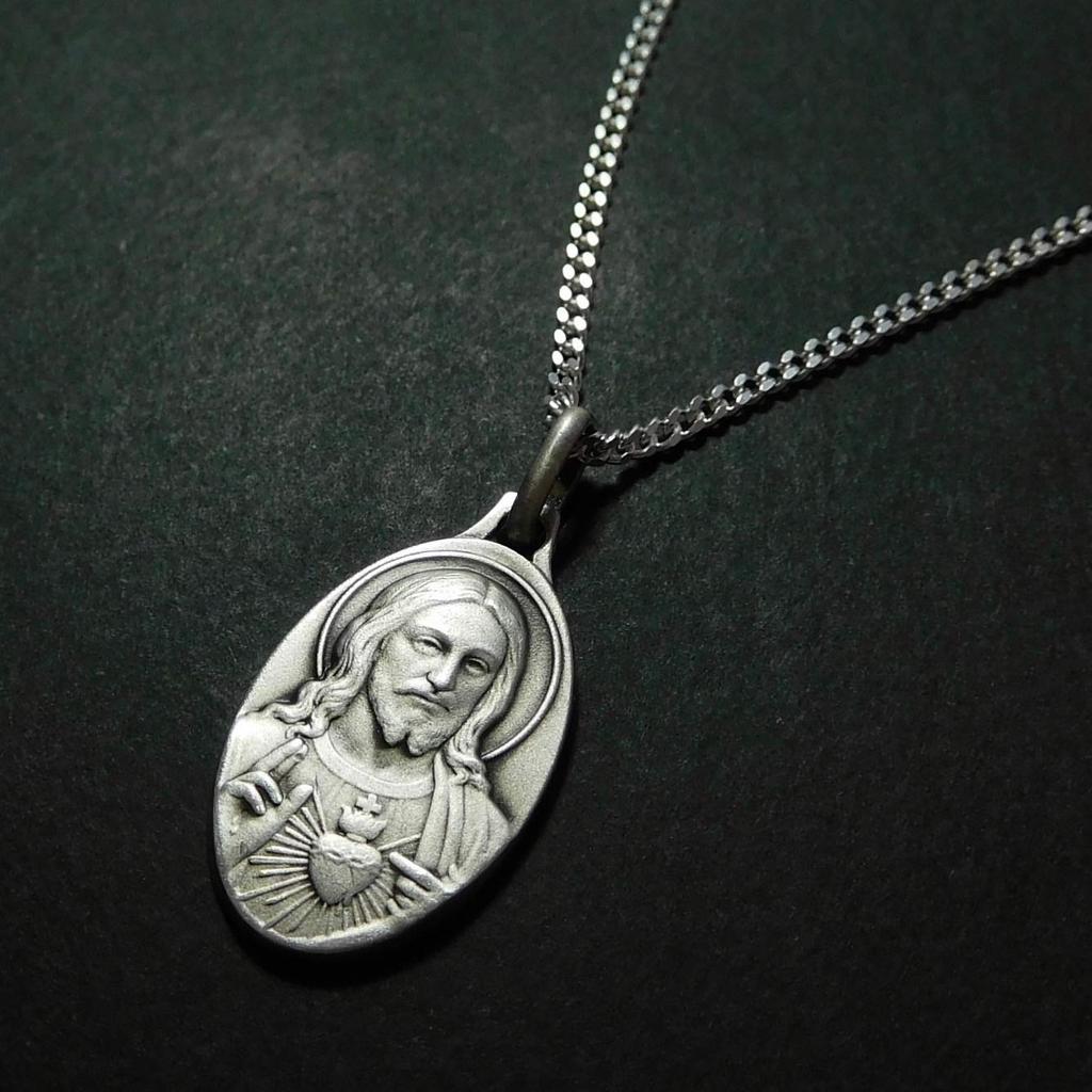 Подвеска-медальон с изображением Иисуса Христа, указывающая на Святейшее Сердце, серебро, сделано во Франции