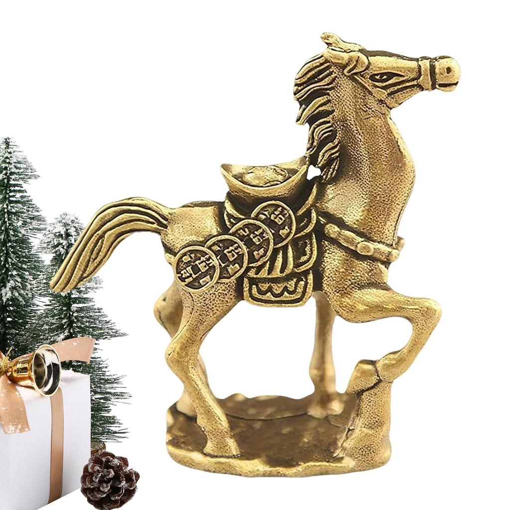 Латунная статуэтка лошади Маленькое украшение 2026 год Лошади Металлические поделки с золотой монетой Символизирует богатство удачу подарок настольное украшение