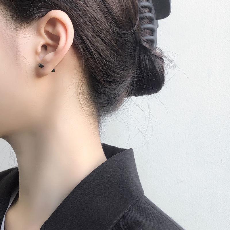 Серьги-гвоздики в форме куба - простое, персонализированное, модное и универсальное украшение для женщин