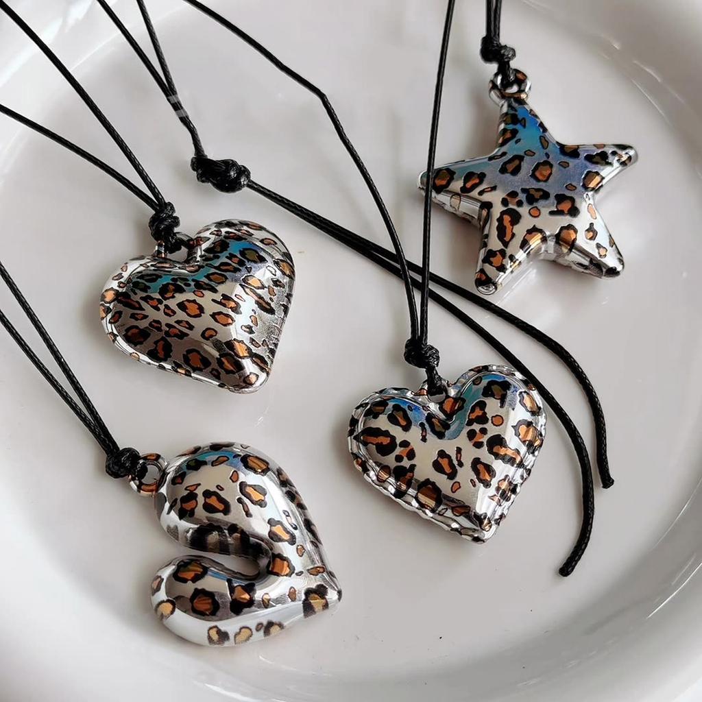 Stylish Long Leopard Pattern Necklace with Love Heart Pendant Jewelry Accessory for Women Men Silver Jewelry Use