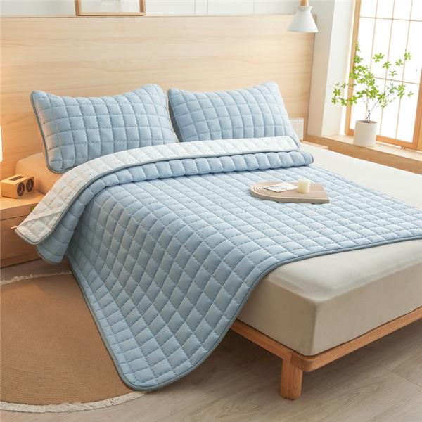 Waterproof  Mattress Pad Antibacterial and Mite-proof Bed Mat Non-Slip Mattress Cover Waterproof Thicken Quilted Bedspreads(No Pillowcases )