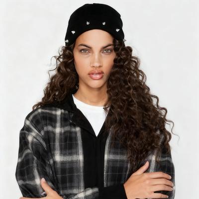 1 шт. Шапка-бини в панк-стиле, украшенная заклепками, уличная Y2K винтажная однотонная черная теплая вязаная шапка, подходит для повседневной носки всю зиму