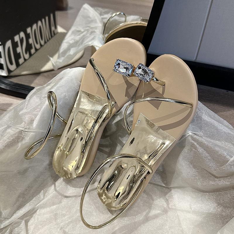 Босоножки со стразами женские летние французский темперамент, модные тапочки с юбками, красивые шлепанцы женские