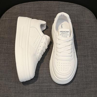 Маленькие белые туфли женские 2025 новая весна маффин толстая подошва мягкая кожа женские туфли весна и осень универсальные дышащие повседневные туфли