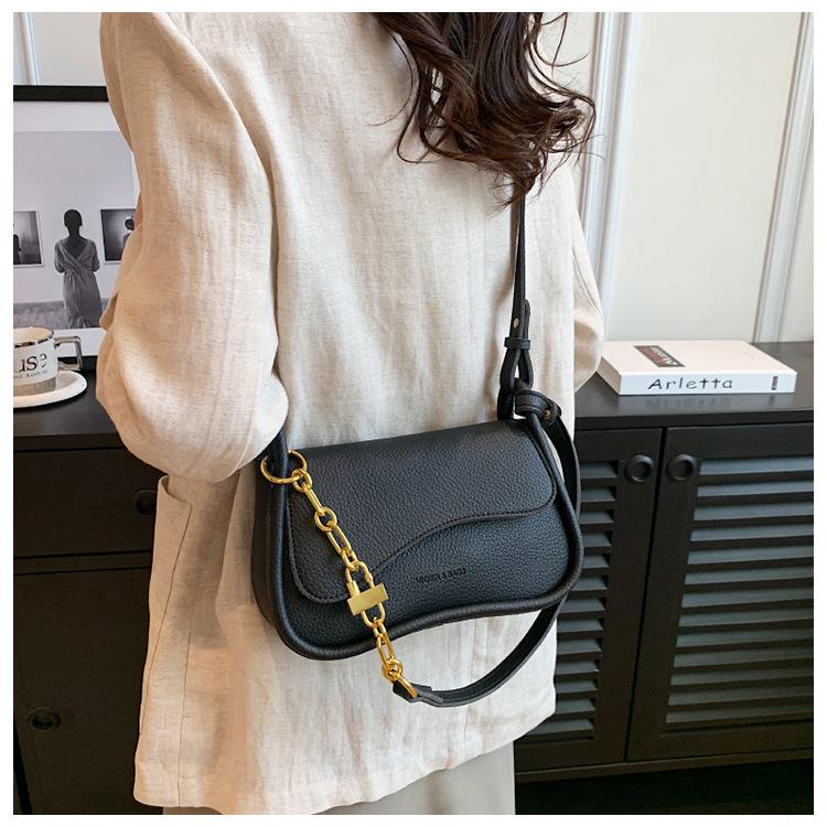 Korean Fashion Casual One Shoulder Small Bag for Women 2023 New Simple Small Square Bag with High Quality and Versatile Underarm Bag