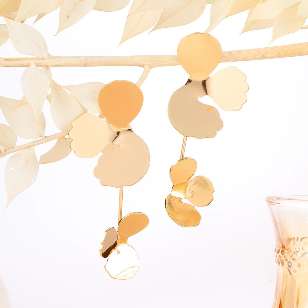 Уникальные металлические серьги-лепестки с эксклюзивным дизайном и индивидуальным стилем для женщин