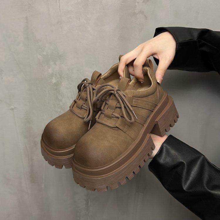 Европейская станция Британский стиль удобные одинарные туфли женские 2025 осень новые на шнуровке универсальные дышащие толстая подошва увеличивающие рост лоферы тренд