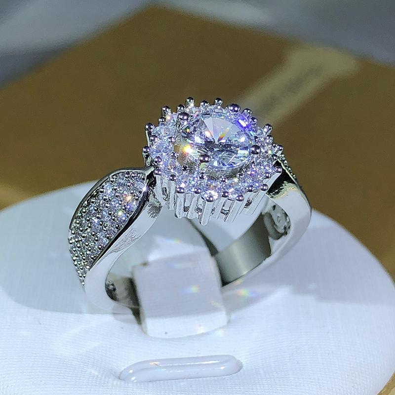 Новейшее Классическое Кольцо с Множеством Зубцов с Главным Белым Цирконом Серебряное для Женщин Вечеринка Кукис Вечеринка Ювелирное Изделие Подарок
