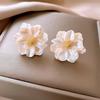 White Flower Stud Earrings for Women Charming Sweet Floral Golden Flower Pistil Earrings Jewelry Accessories
