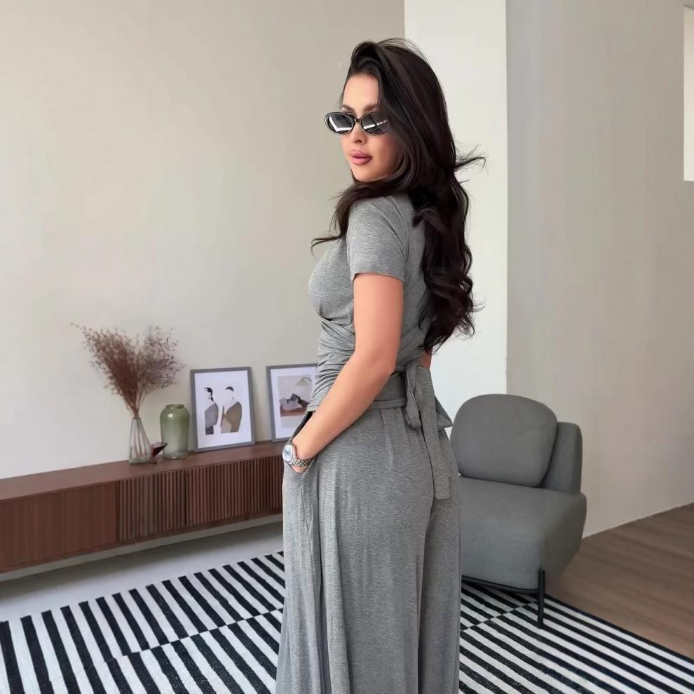 Элегантный женский летний комплект-двойка с V-образным вырезом, 2025: Модный, Универсальный, Удобный и Стройнящий Дизайн