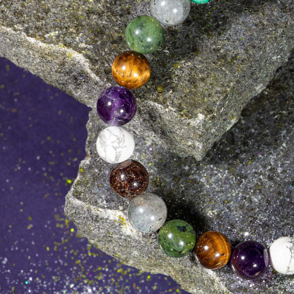 Браслет Скорпион Аметист, бордово-красный гранат, гранат, говлит, тигровый глаз, лабрадорит, нефрит