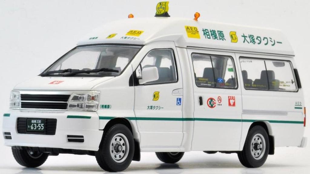 Tomica Limited Vintage Nissan Elgrand Otsuka Personal Taxi Завершенный продукт LV-N43-02c