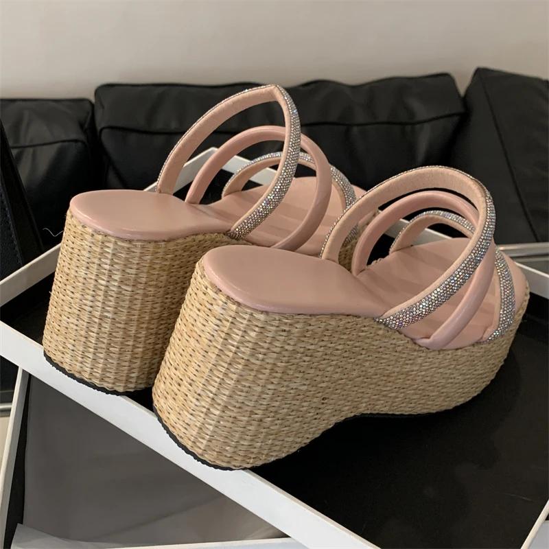 Aneikeh Новый летний дизайн Женские тапочки с узкими ремешками и кристаллами на платформе, на танкетке, на высоком каблуке, женская обувь для банкета