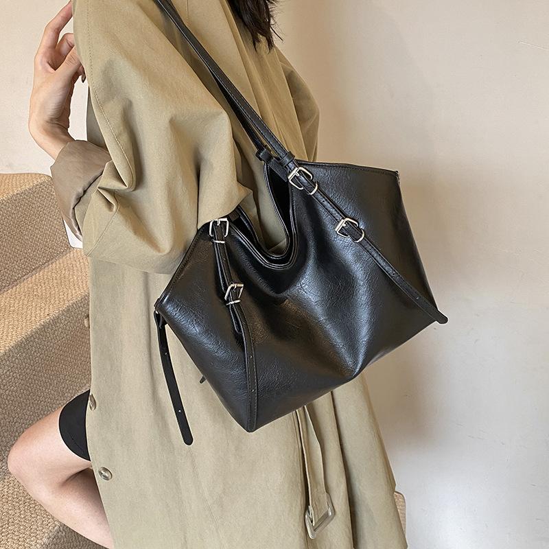 Женская сумка 2025 новая трендовая ретро сумка-тоут для работы, сумка через плечо большой вместимости, сумка подмышку с высоким чувством стиля