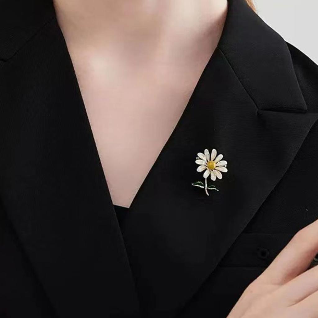 Intricate Daisy Flower Alloy Brooch Secure Pin For Dresses Coats Hats Bags Elegant Fashion Accessory Clothing Accessories