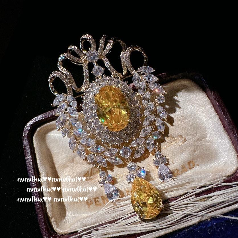 Брошь-заколка Farah Crown с колоском, Антикварная, Позолоченная 18 карат, Серьги-гвоздики Farah Crown с цирконами цвета сумеречного желтого каплевидной формы