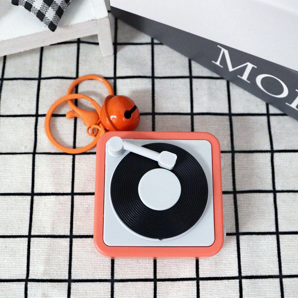 Retro Gramophone Keychain with Music Box - Creative and Fun Gift