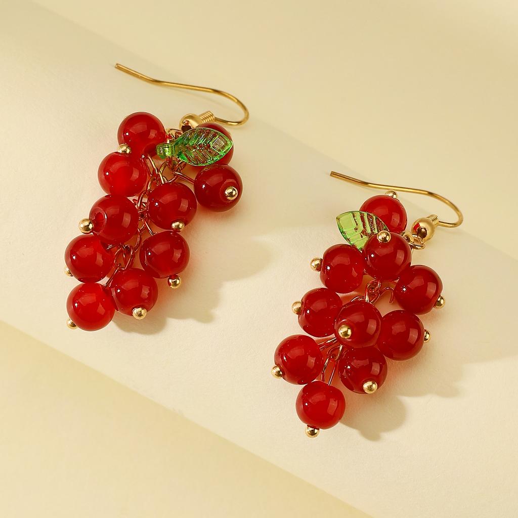 Sweet Retro Red Grape Earrings Female Fresh Summer Theme Fruit Design Dangling Drop Earrings Girls Versatile Fashion Accessories