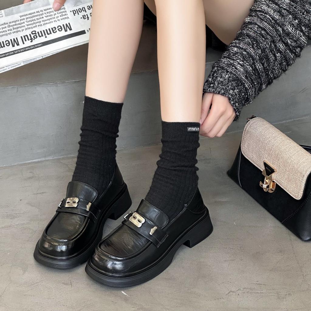 Женские лоферы на платформе 2025 новая осень универсальные черные туфли из маленькой кожи британский стиль французский ретро туфли на плоской подошве