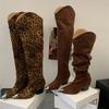 Коричневые ботфорты на низком каблуке с острым носком, ботфорты выше колена женские леопардовые осенние туфли на толстом каблуке, новинка, Bottes Femme