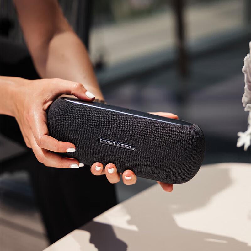 Портативная Bluetooth-колонка Harman Kardon LUNA