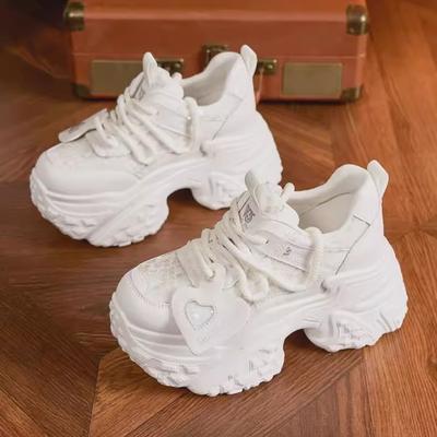 Кроссовки на толстой подошве, увеличивающие рост, женская обувь, маленькие белые туфли, новая взрывная модель 2025 года, весенне-осенние спортивные и повседневные туфли на небольшой платформе