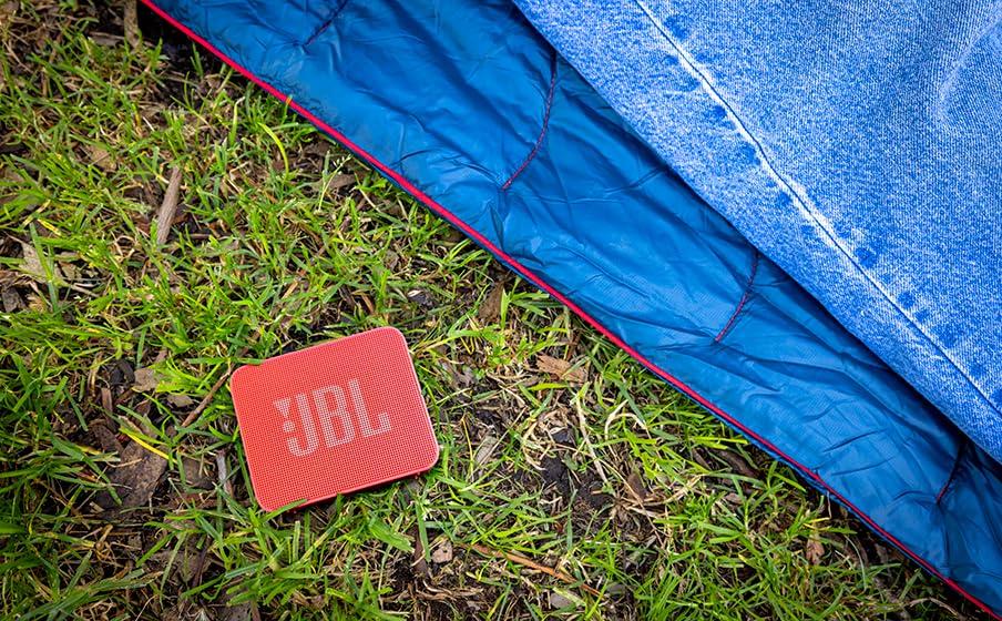 JBL GO Essential 2 [Победитель VGP 2026 Золотой награды] Портативная беспроводная компактная колонка, Водонепроницаемая и пылезащищенная по стандарту IP67, USB Type-C, Для использования в ванной (черный)
