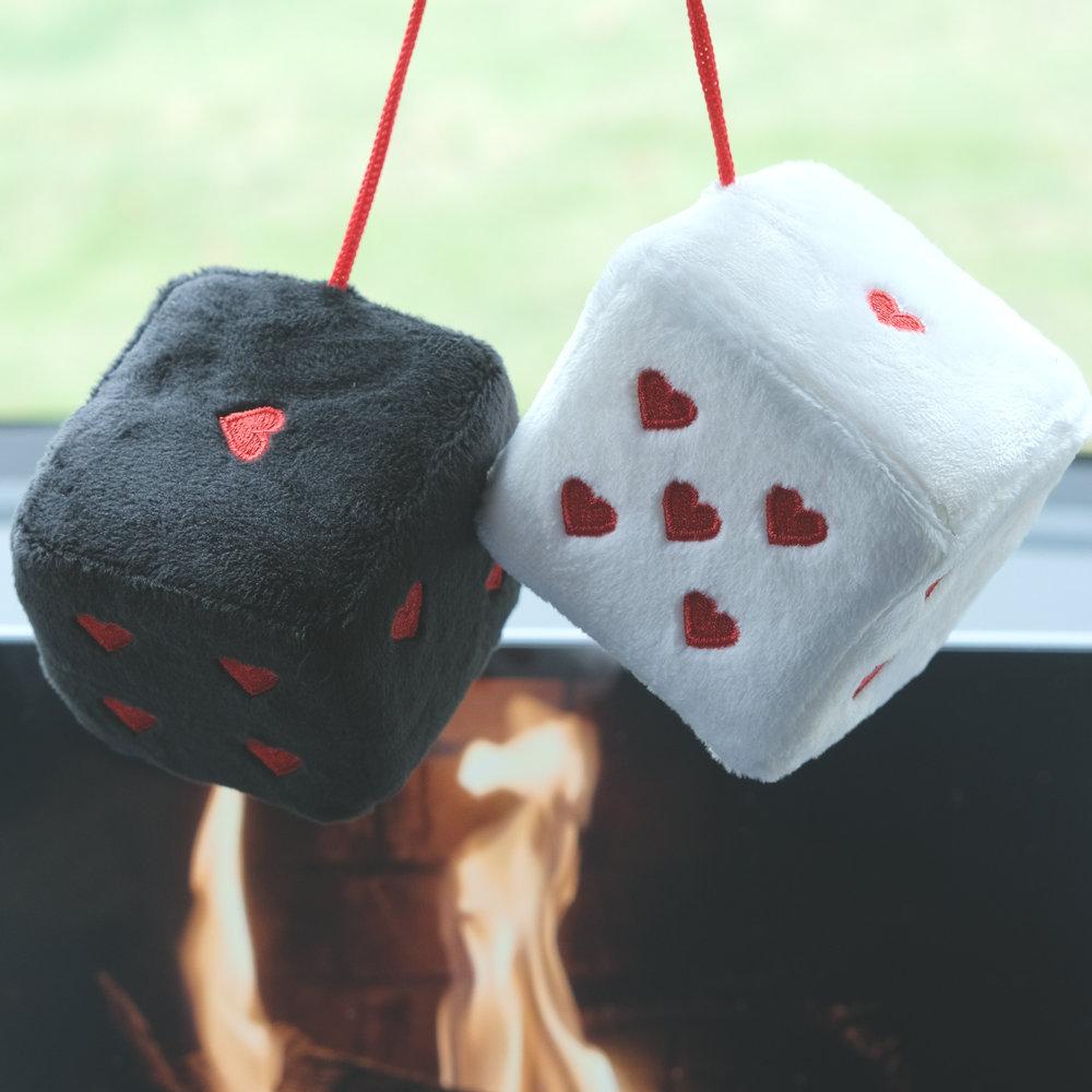 A Pair Of Plush Dice Heart-shaped Decorations For Car Rearview Mirrors, Retro Square Decorative Dice For Car Hanging Accessories