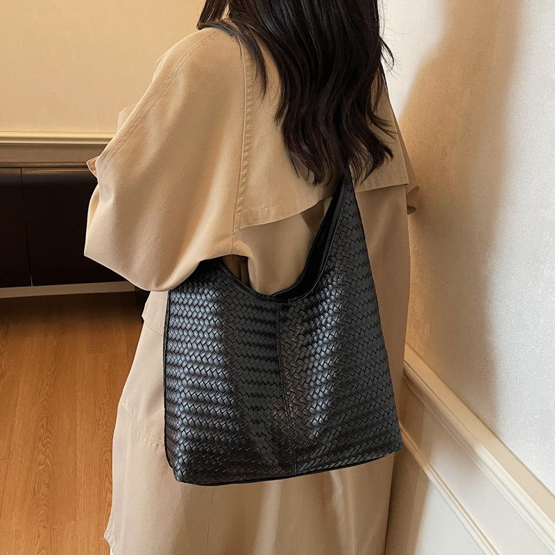 Ретро плетеная сумка женская большой вместимости 2025 новая осень и зима на плечо мессенджер сумка для ребенка и мамы повседневная сумка-тоут для работы