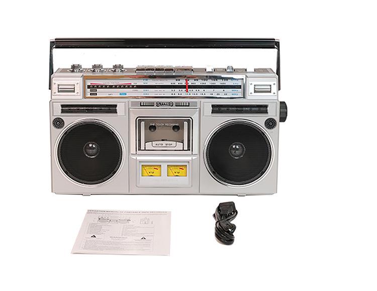 Ретро кассетный плеер 80-х и Bluetooth-колонка с сабвуфером
