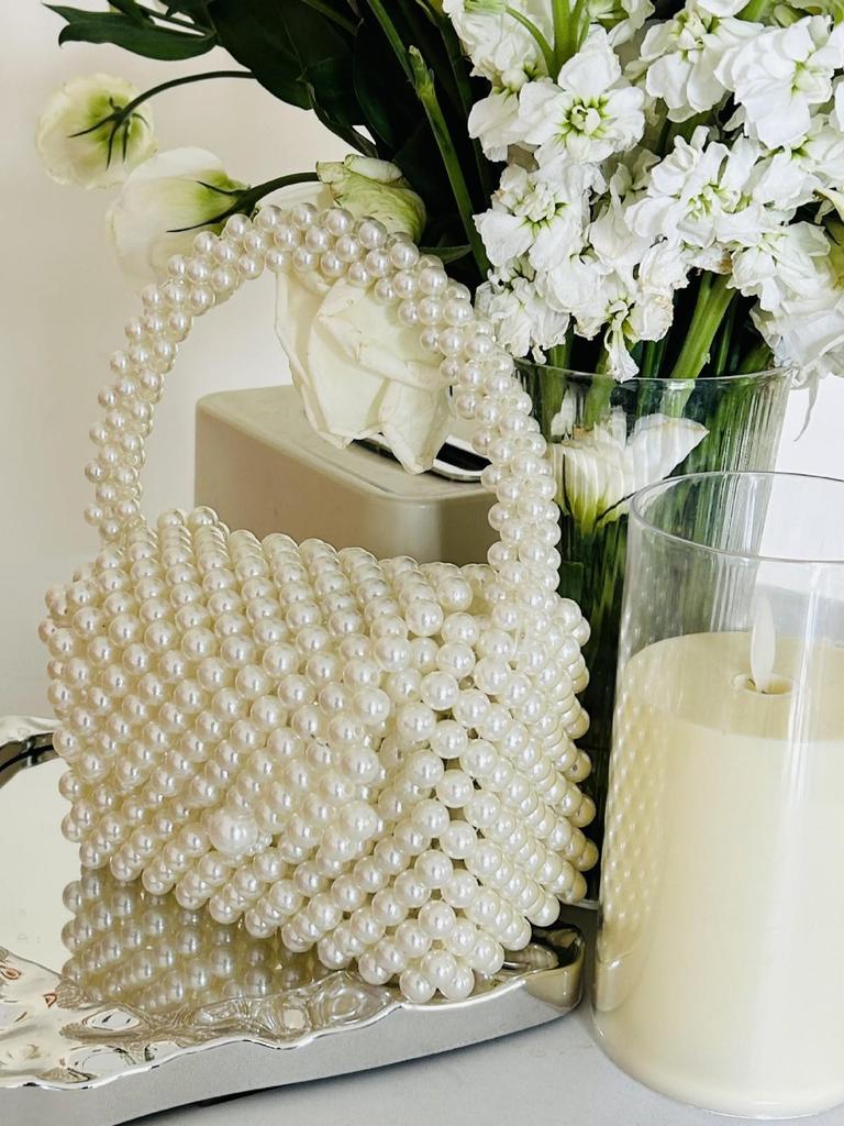 Сумка кроссбоди на одно плечо, украшенная жемчугом: Шикарная женская сумка с плетеным дизайном