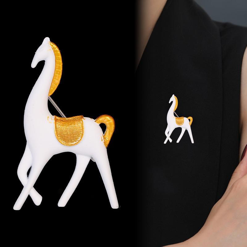 Creative Animal Horse Brooch  Personality Pony Pin Men And Women Accessories Holiday Gift