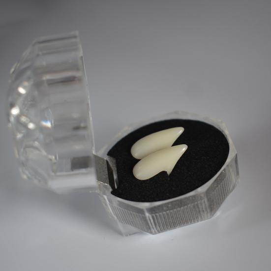 2шт накладные клыки изысканные клыки из смолы без запаха реквизит для косплея на Хэллоуин