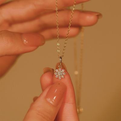 Женское ожерелье из стерлингового серебра 925 пробы со снежинками и бриллиантами, простой нишевый дизайн, легкая роскошная универсальная цепочка на ключицы для женщин