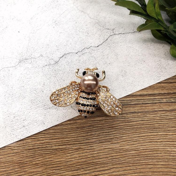 Forest Retro Fairy Tale Versatile Brooch Bee Pearl Temperament Brooch Pin Coat with Accessories