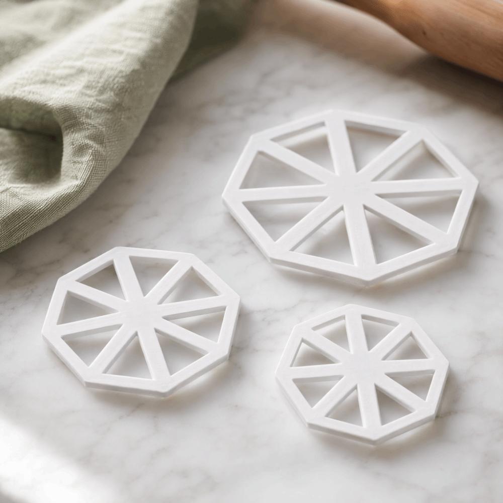 3pcs PP Cookie Mold Triangle Flag Shape Cake Decorating Mold Flag Cutting Mold Cake Toppers