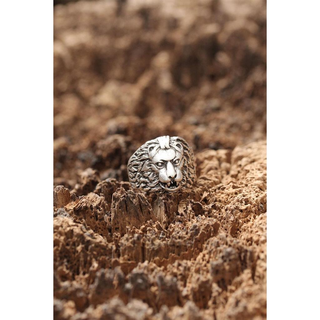 Регулируемое кольцо с антикварной посеребренной моделью льва