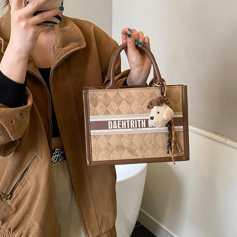 Сумка премиум-класса в стиле ретро большой вместимости женская 2025 новая универсальная сумка-мессенджер для通勤 модная сумка-тоут