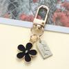 1Pcs Korean Hot-Selling Ins Metal Style Daisy Keychain Niche Usb Headphone Pendant Bag Protective Cover Pendant