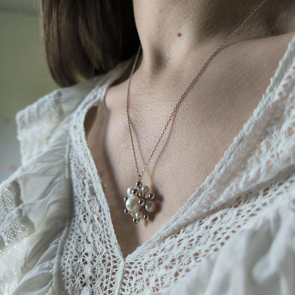 Серебряное колье с натуральным жемчугом, вес изделия 8,07 гр (2185208)